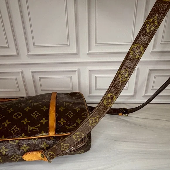Louis Vuitton Monogram Danube Crossbody Bag | Full Inclusion | Vintage - Picture 10 of 14